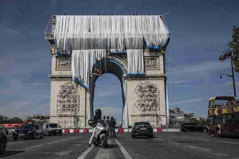 arc de triomphe wrapped