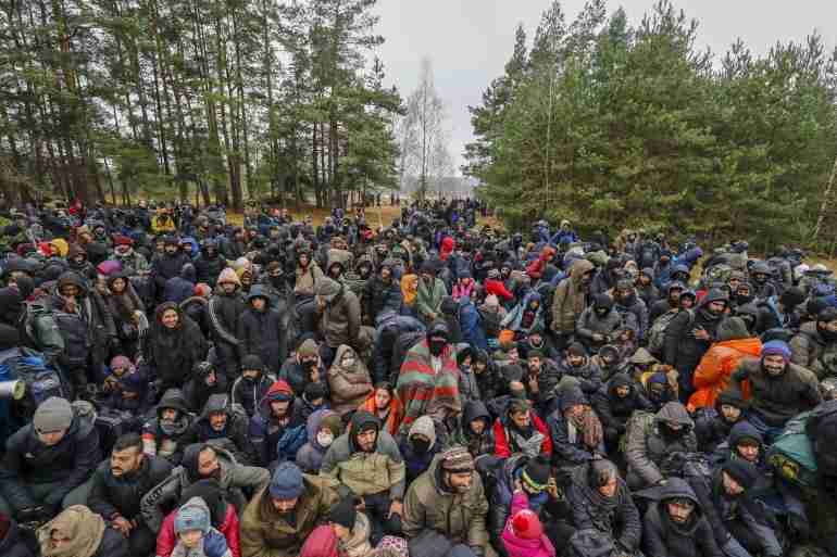 belarus poland migrants border trapped