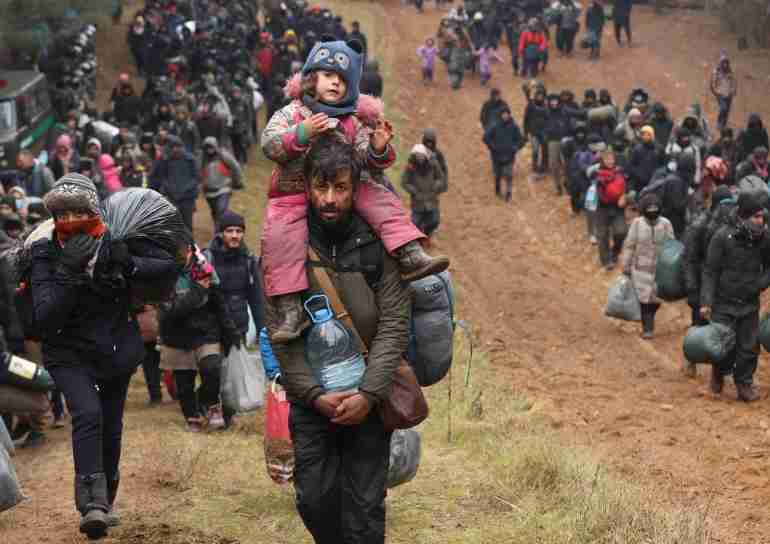 belarus poland migrants border trapped