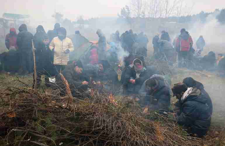 belarus poland migrants border trapped