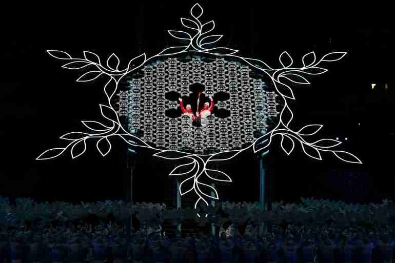 china uyghur torch bearer olympics dinigeer yilamujiang