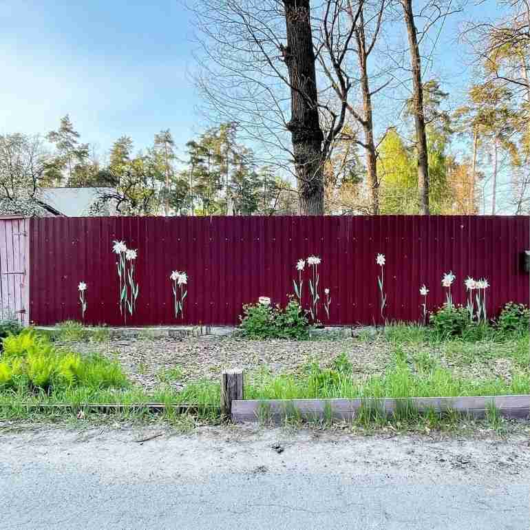 flowers over bullet holes bucha ukraine ivanka siolkowsky