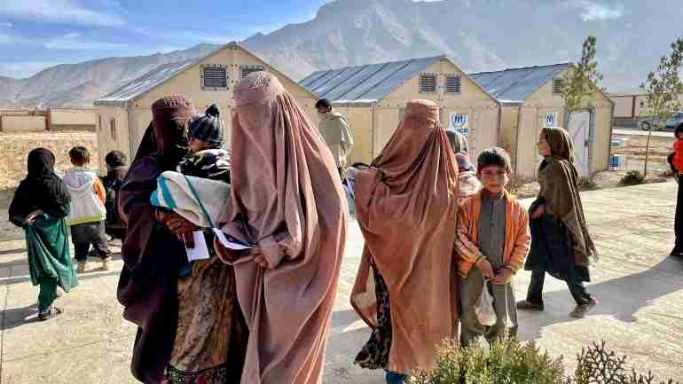 taliban afghanistan women burqas