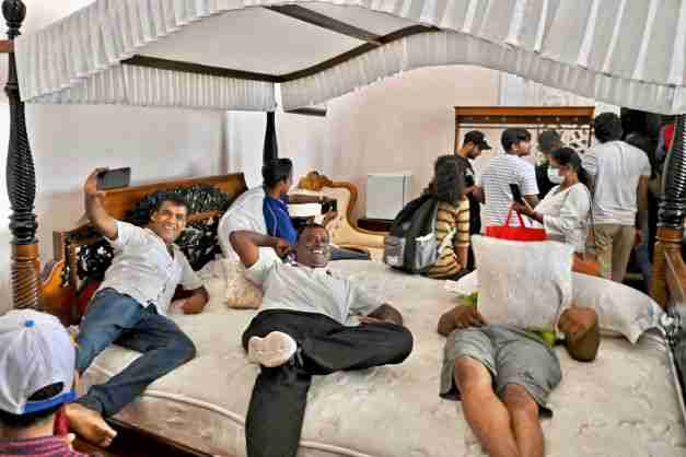 sri lanka protesters storm residence gotabaya rajapaksa resign