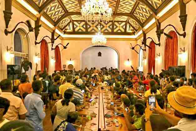 sri lanka protesters storm residence gotabaya rajapaksa resign