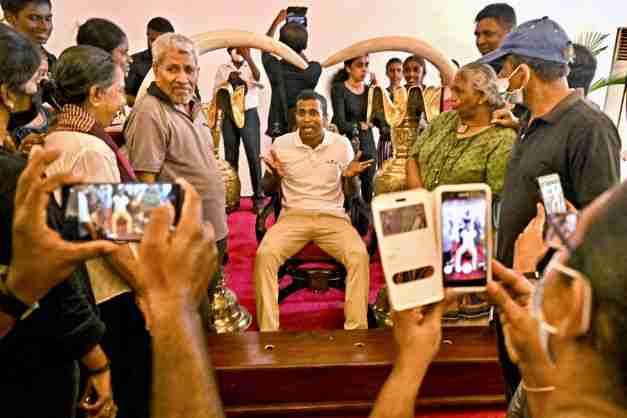 sri lanka protesters storm residence gotabaya rajapaksa resign