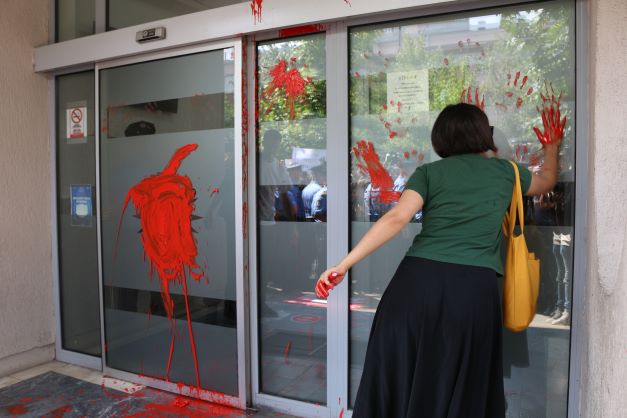 kosovo 11 year old girl gang rape pristina protest