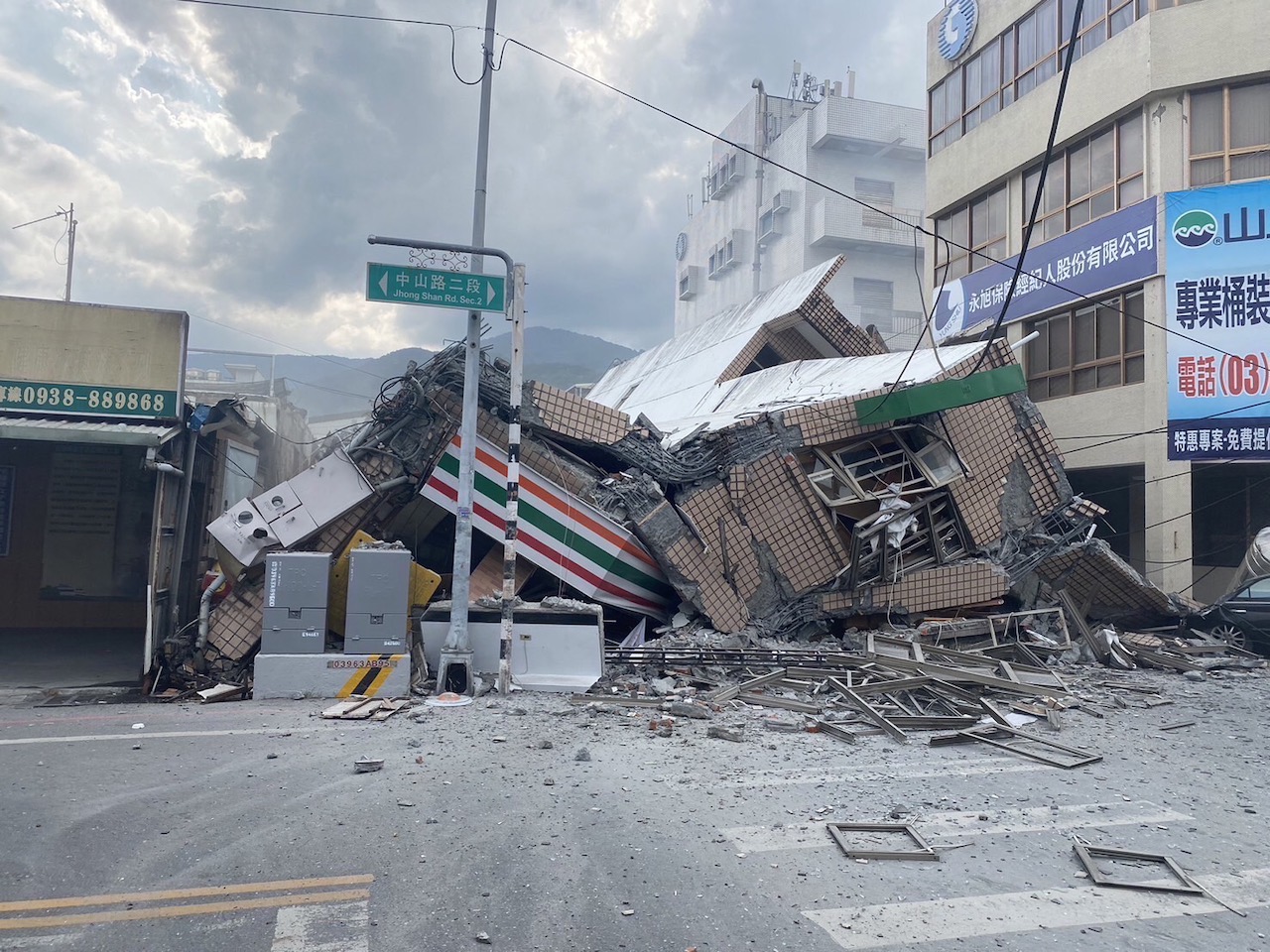 taiwan 6.8 earthquake aftershocks