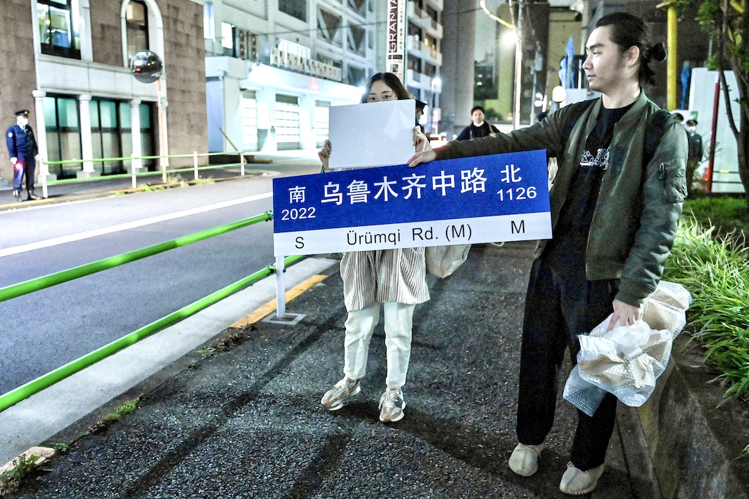 china protest urumqi road covid lockdown