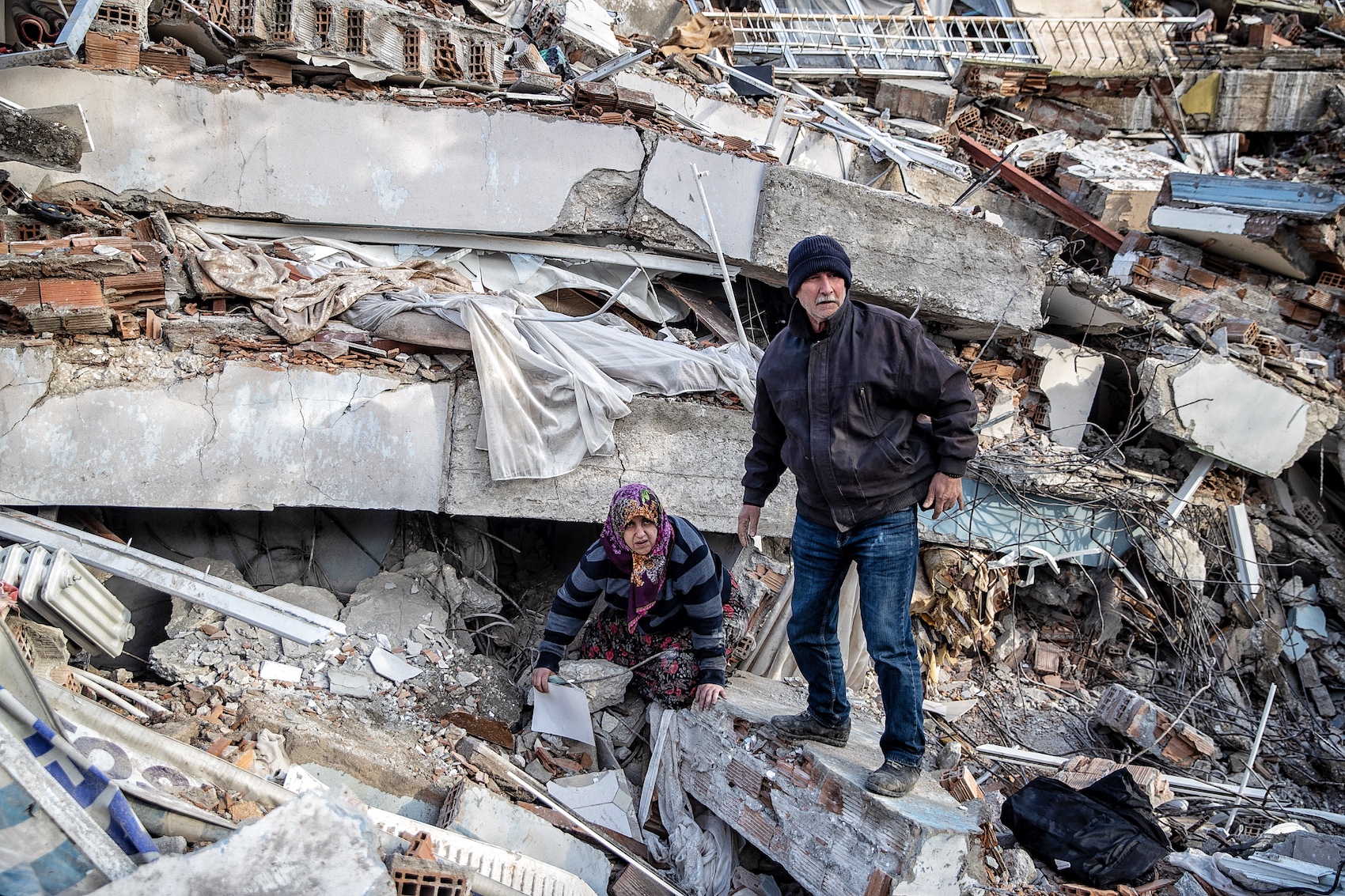 people looking for the missing and wounded from the collapsed buildings