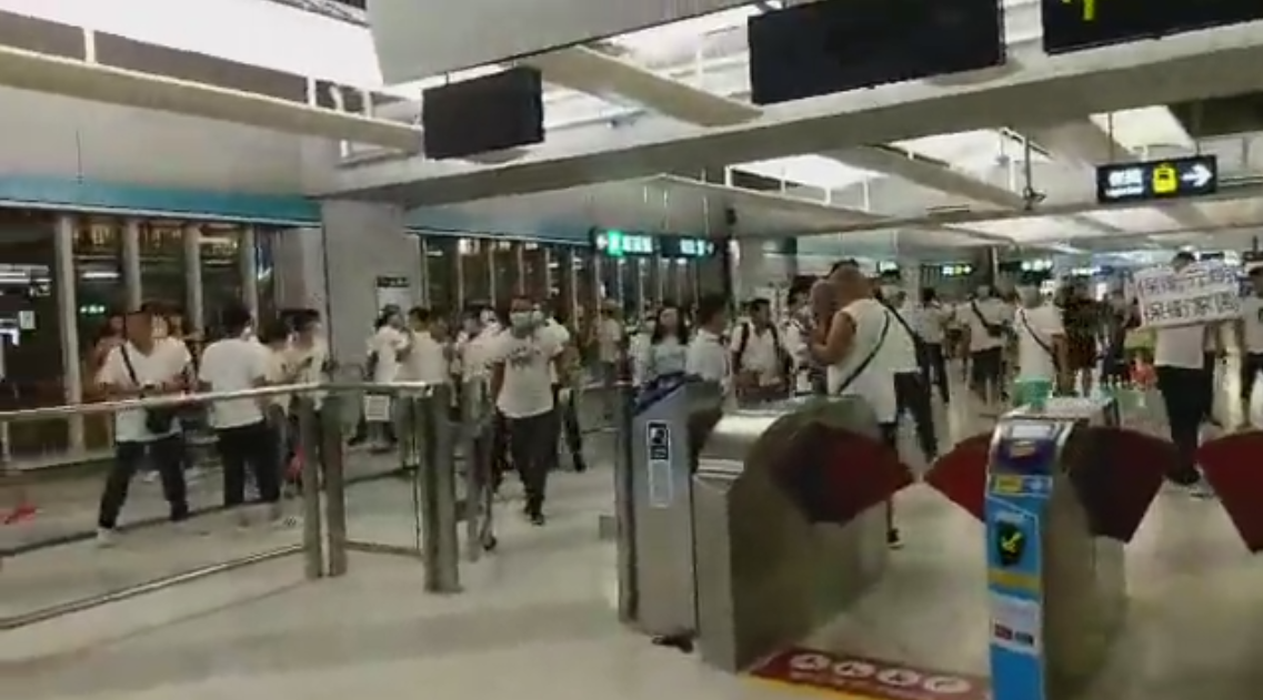 yuen long station white tee people open gate