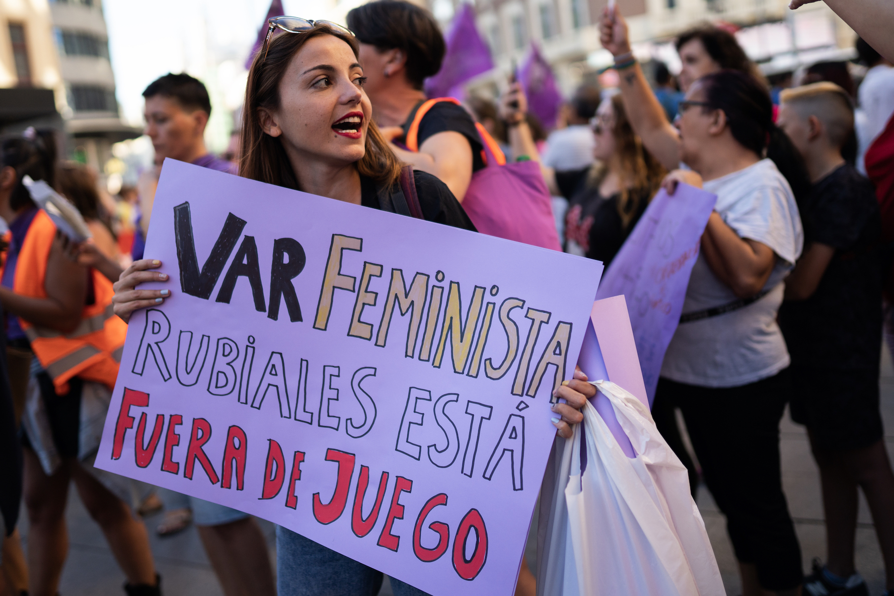 spain women luis rubiales protest kiss jenni hermoso