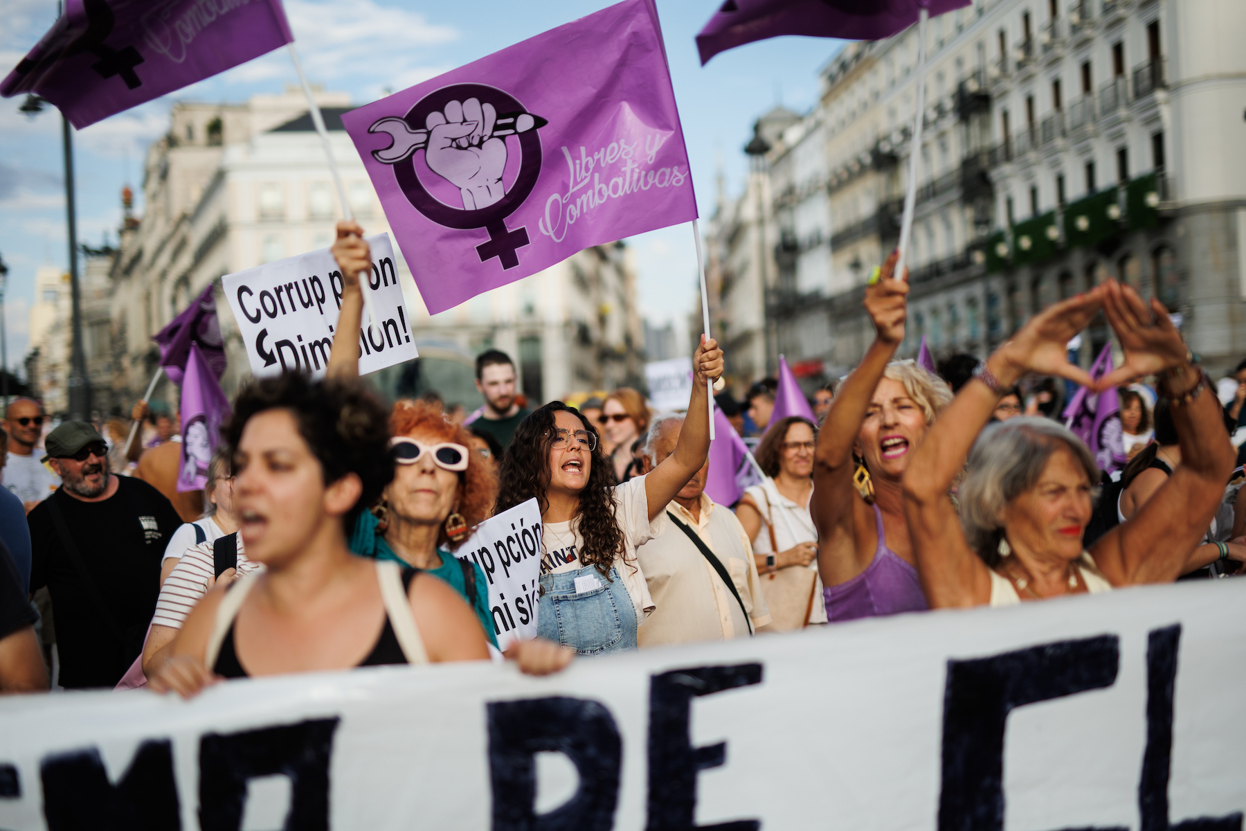 spain women protest jenni hermoso luis rubiales kiss