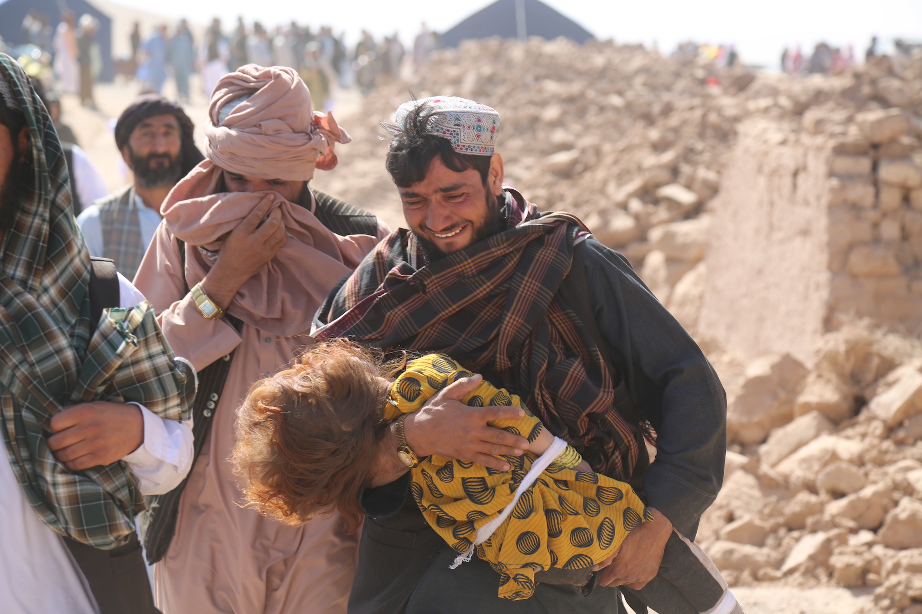 2023 afghanistan herat earthquake man carries child