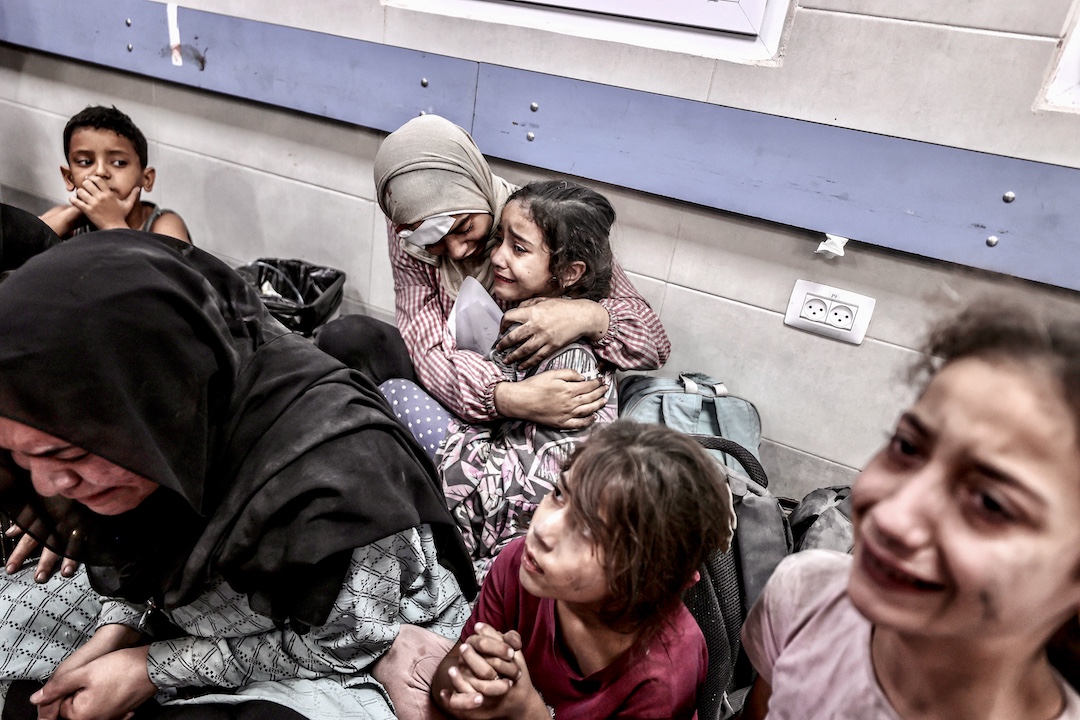 israel bomb gaza hospital women children 500 dead