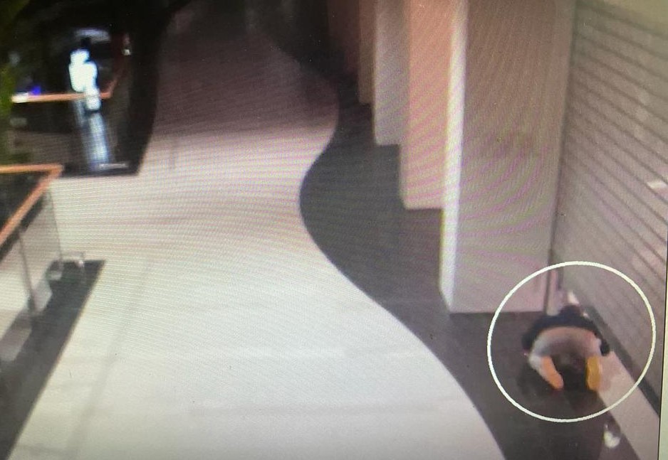 man in poland pretend mannequin thief