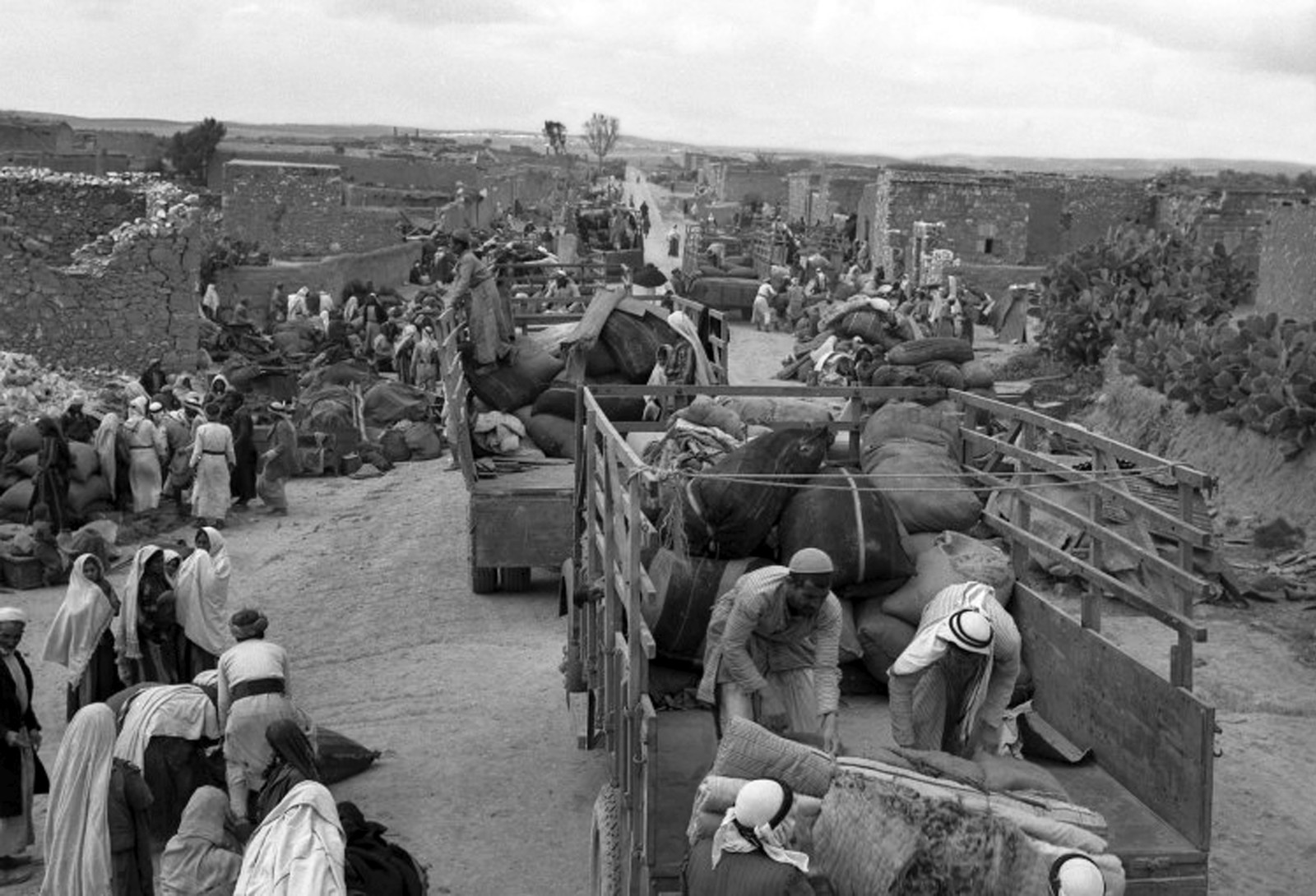israel palestine gaza war people fleeing