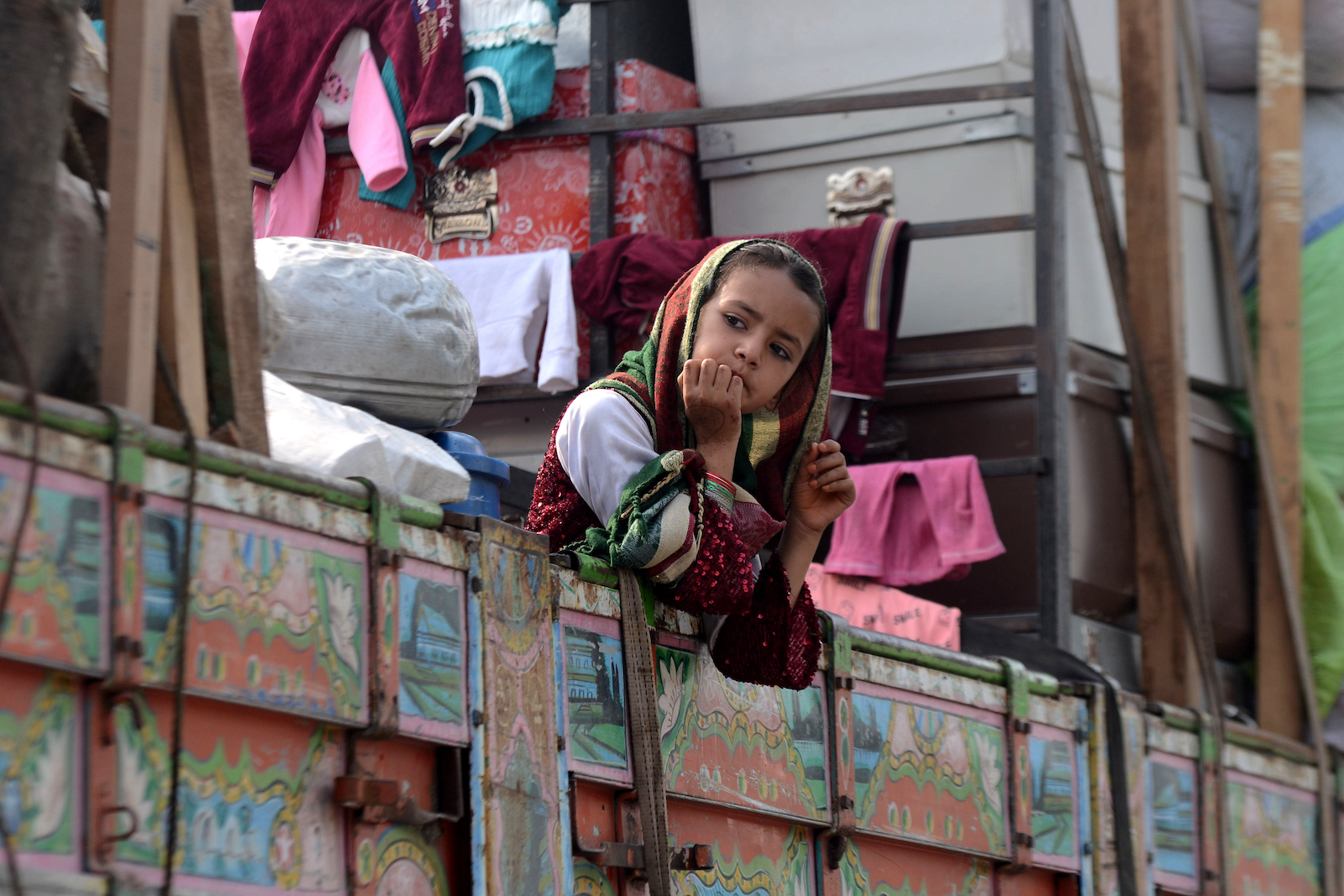 people gather at Pakistan Afghanistan border