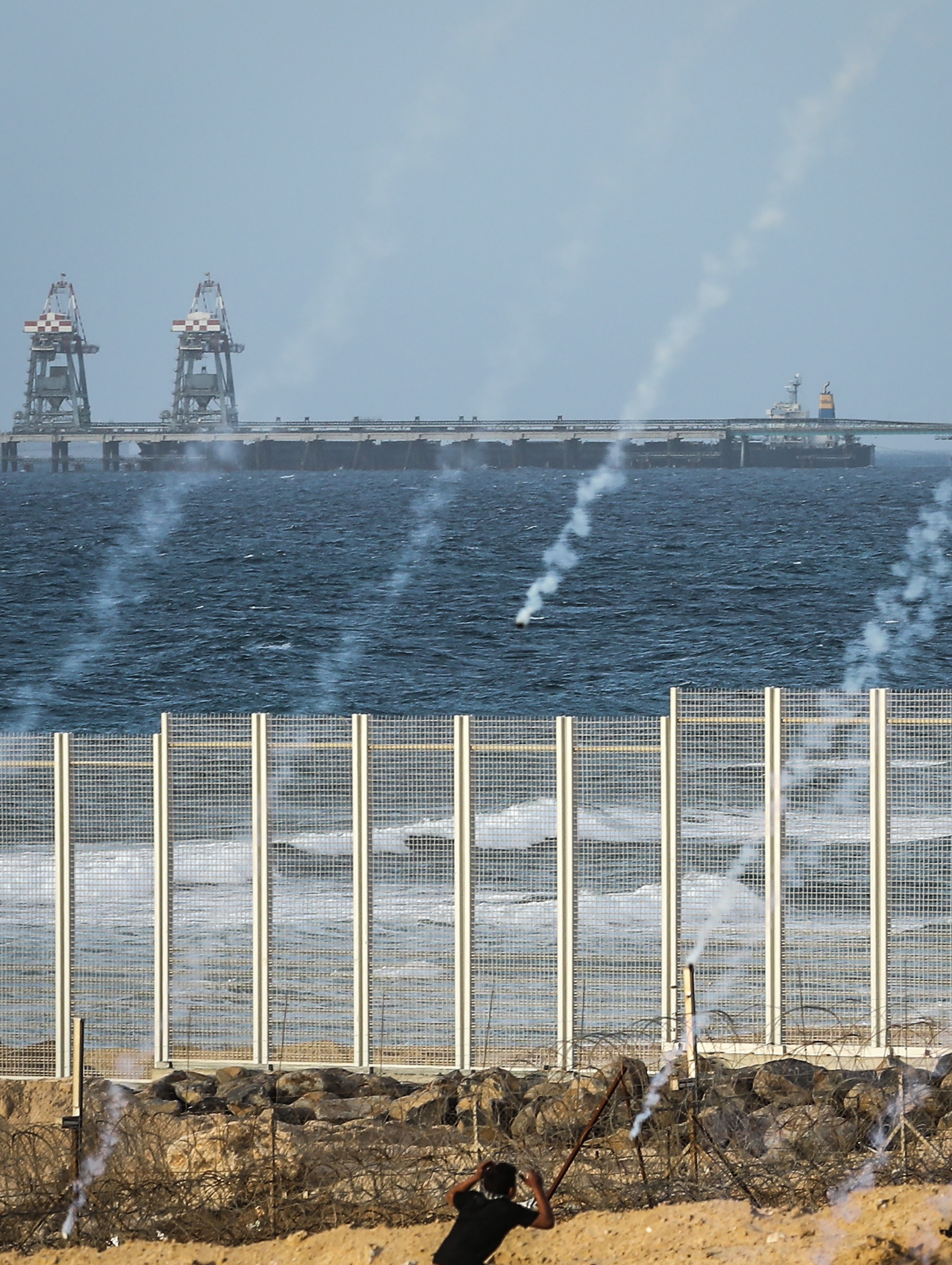 Israel forces gas bombs as Palestinians support protest