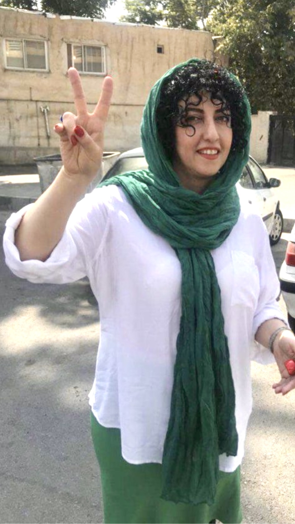 iran niloofar hamedi and elaheh mohammadi journalists freed mahsa amini