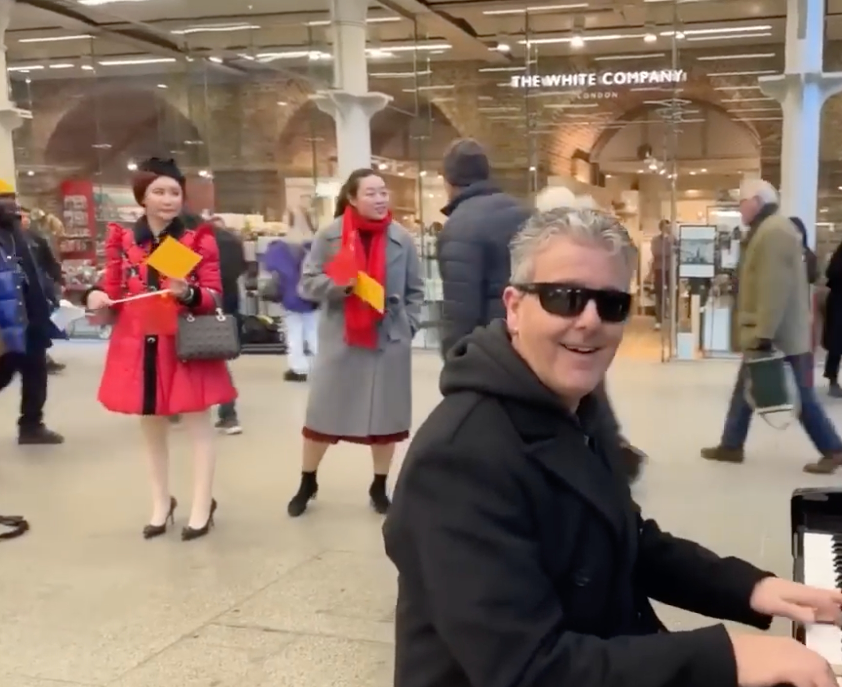 British Pianist  Kavanagh Chinese TV crew