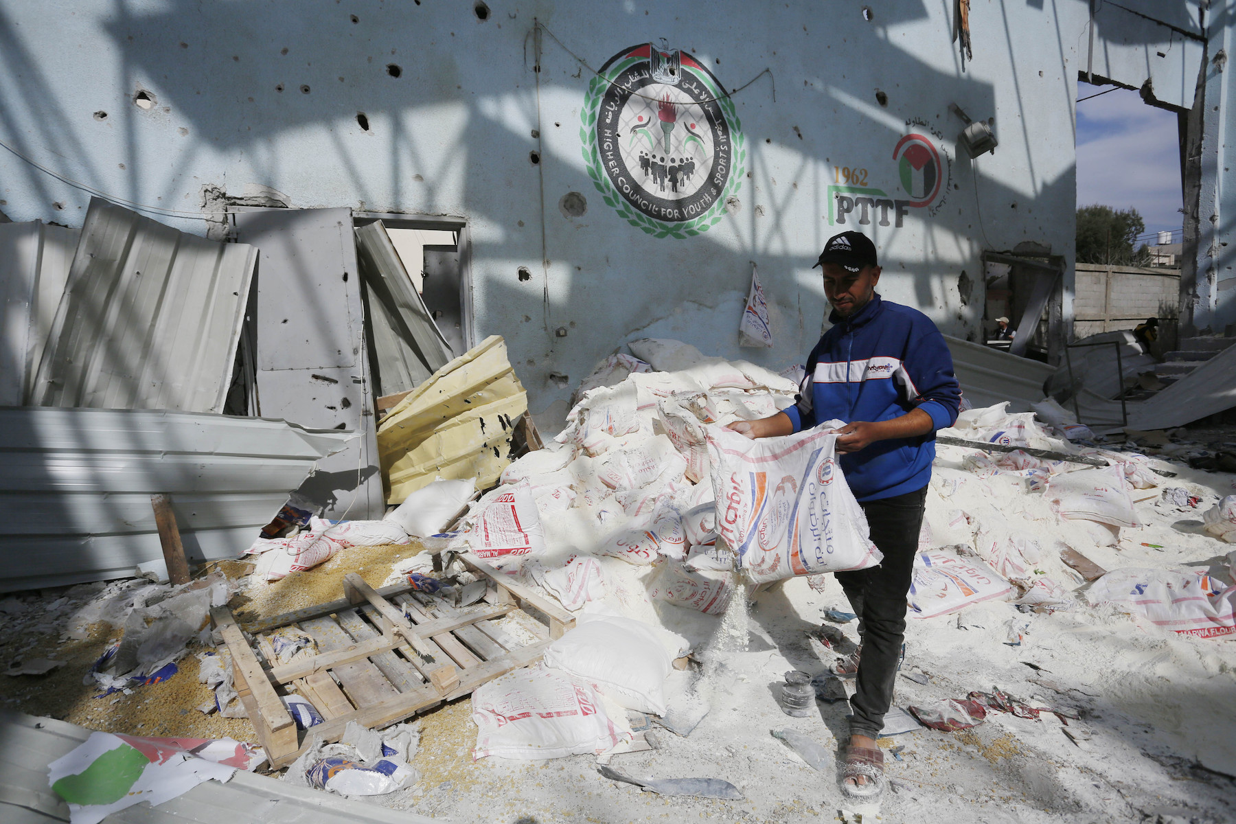 israel target palestinians waiting for aid