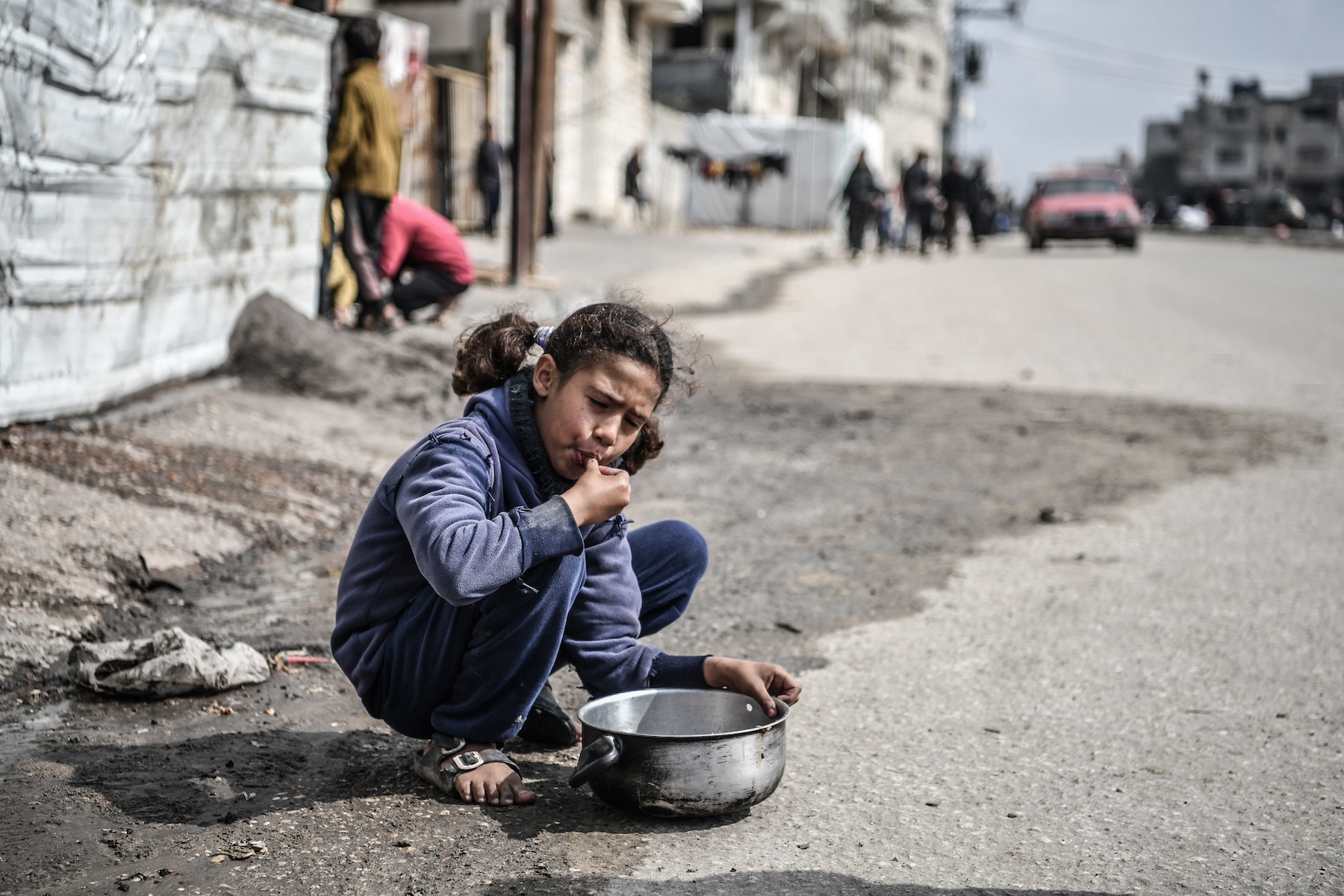 Palestinian child took refuge Rafah israel attack