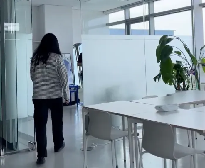 달램으로 천국을 경험하신 대표님(들어가시는 사진)