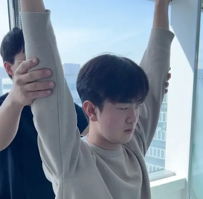 달램 교정테라피에서 체형 분석 중