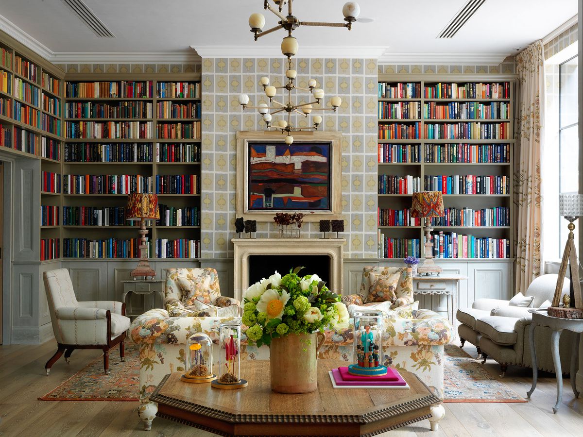 Summer readings at the best hotel libraries