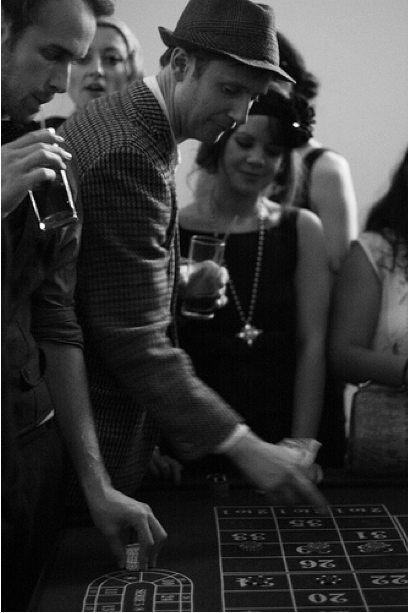 Gin fizz in tea cups and a lot of jazz