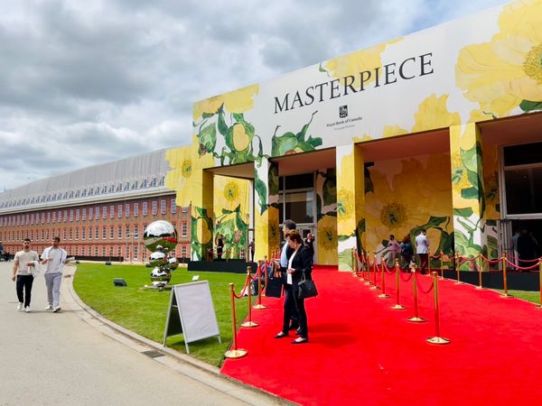 This year’s entrance is decorated with a red carpet and big flower decorations