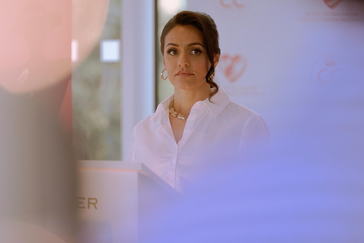Philanthropist Claire (Saira Jackson) dressed in white © Acorn TV