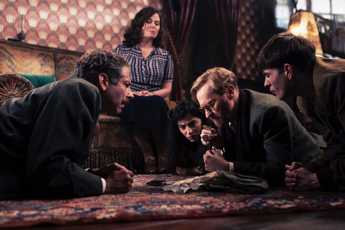 Elliot Levey, Polly Walker, Buket Kömür, Mark Gatiss, and Connor Finch in 'Bookish' Season 1 
