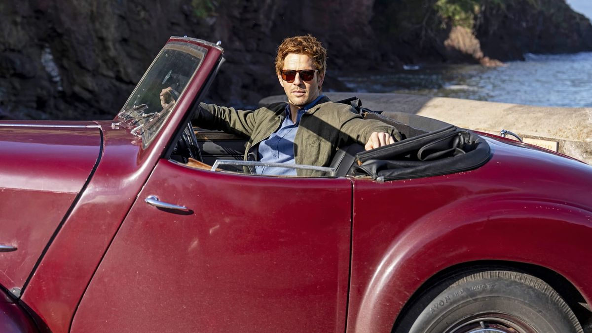 Damien Molony in 'Bergerac' Season 1