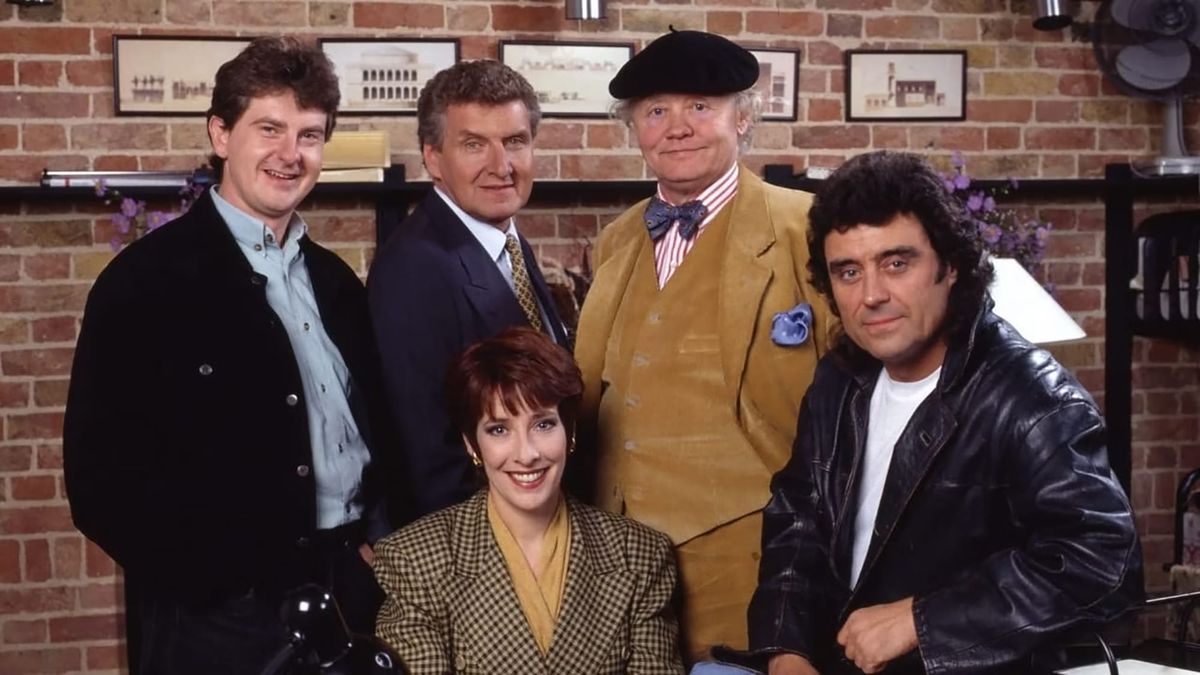 Chris Jury, Malcolm Tierney, Phyllis Logan, Dudley Sutton, and Ian McShane in 'Lovejoy' 