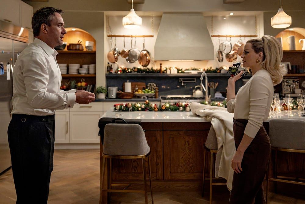 Matthew Macfadyen and Elizabeth Banks in "The Miniature Wife" (Photo: Rafy/Peacock)