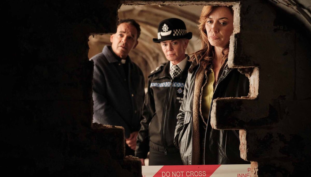 Eve Myles, Victoria Hamilton and Peter de Jersey in 'The Crow Girl' Season 2
