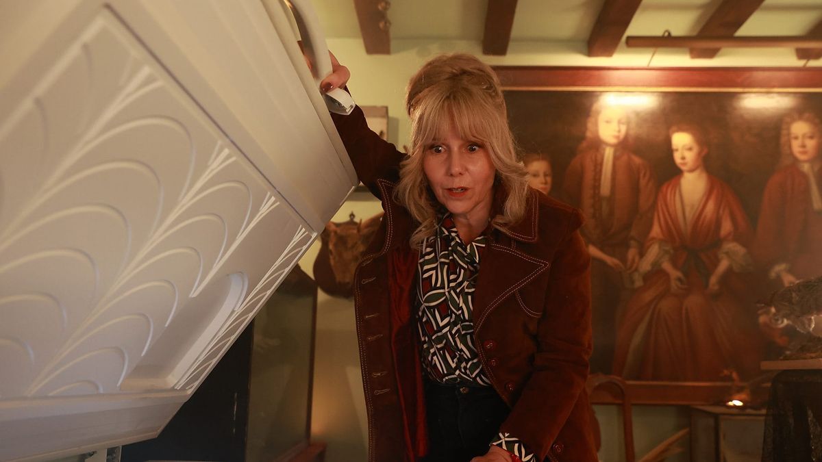 Sally Phillips in 'The Hairdresser Mysteries' 
