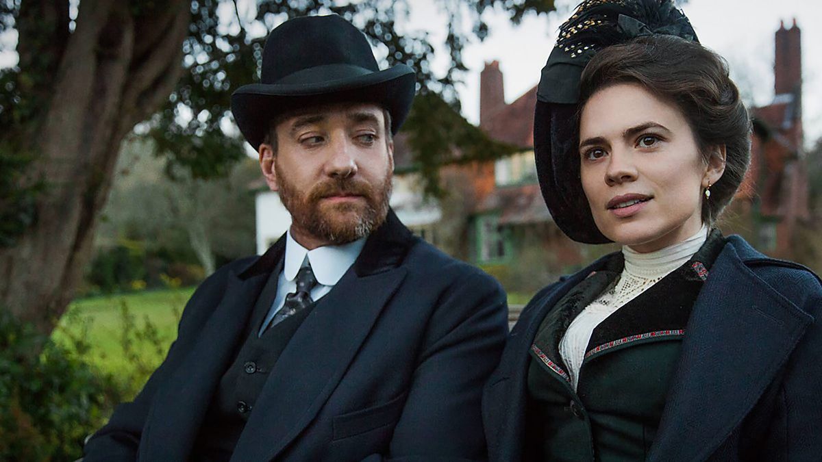 Matthew MacFadyen and Hayley Atwell in 'Howards End' 
