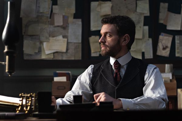 Tom Durant Pritchard in "Miss Scarlet" Season 6