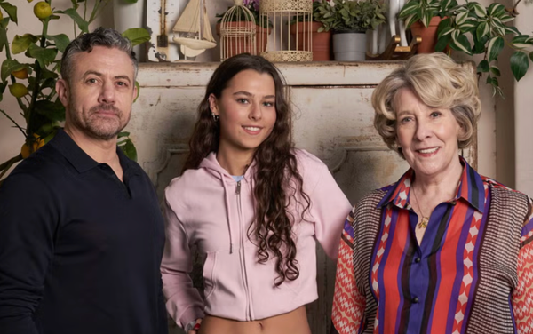 DCI Joe Mottram (Warren Brown), Angelica Mottram (Beau Gadsdon), Elena Da Vinale (Phyllis Logan) 
