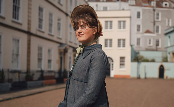 Mary Bennet (Ella Bruccoleri) on a London street