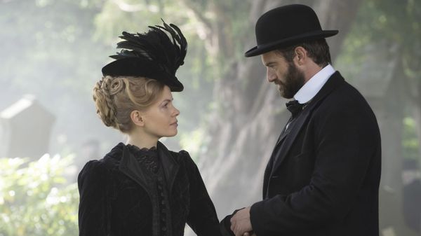 Kate Phillips and Stuart Martin in "Miss Scarlet" Season 1