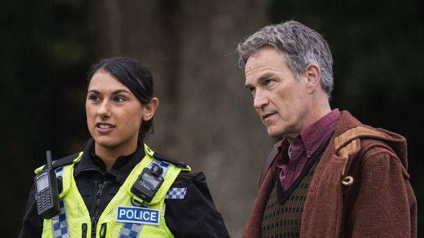 Stephen Moyer as DI Mick Palmer and Nina Singh as DC Shazia Malik in 'Art Detectives' 