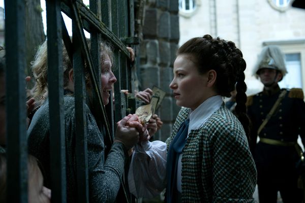 Sisi Is Torn Between Duty & Desire in ‘The Empress’ Season 3