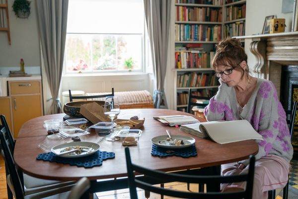 A Missing Chapter Kicks off the Premiere of 'Magpie Murders'