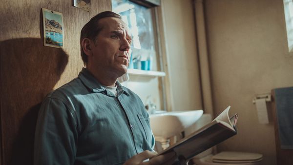 'Professor T' Season 3 First Look Photos Has Jasper in a Pickle