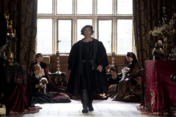 'Wolf Hall's Premiere Introduces a "Three Card Trick"