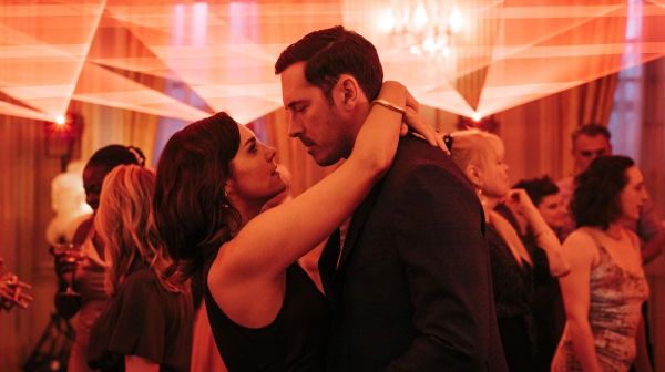 It's Time to Meet the New 'Couple Next Door' for Season 2